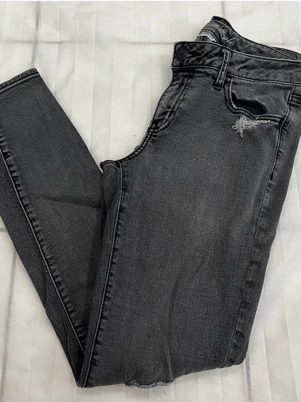 American Eagle Super Stretch Charcoal Distressed Jegging Size 10